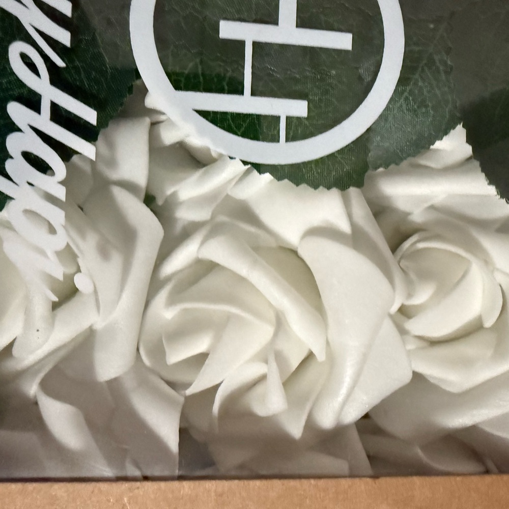 Decorative Box with White and red Roses - Picture 4 of 5